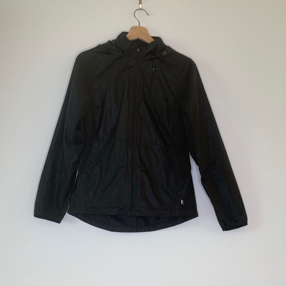 Black lightweight wind breaker